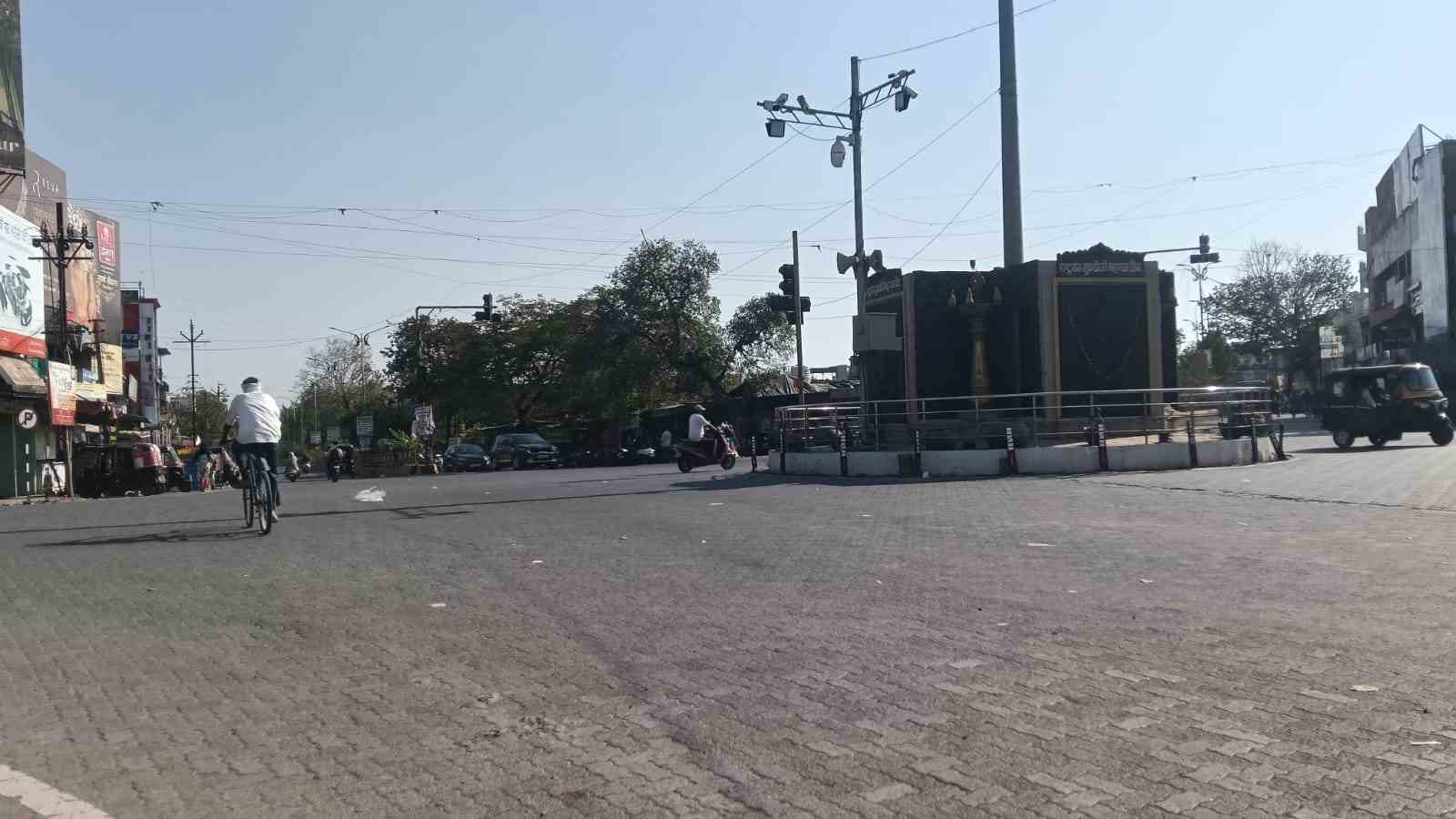 तपती धूप से वर्धा बेहाल: मार्च में ही पारा 40 पार, दोपहर में सड़कों पर सन्नाटा